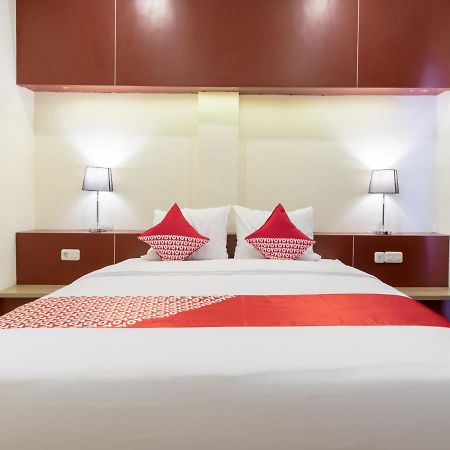 Oyo 727 Merlion Hotel Medan Bagian luar foto