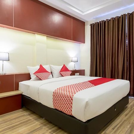 Oyo 727 Merlion Hotel Medan Bagian luar foto