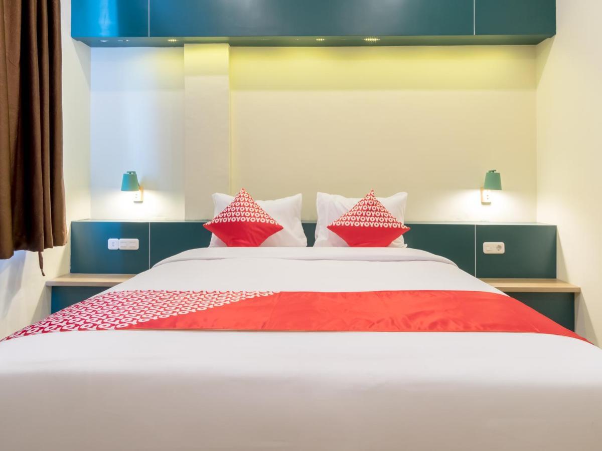 Oyo 727 Merlion Hotel Medan Bagian luar foto