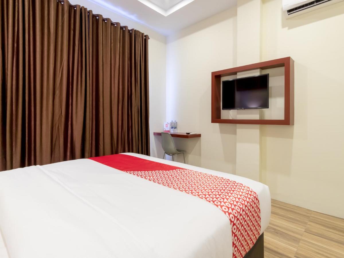 Oyo 727 Merlion Hotel Medan Bagian luar foto