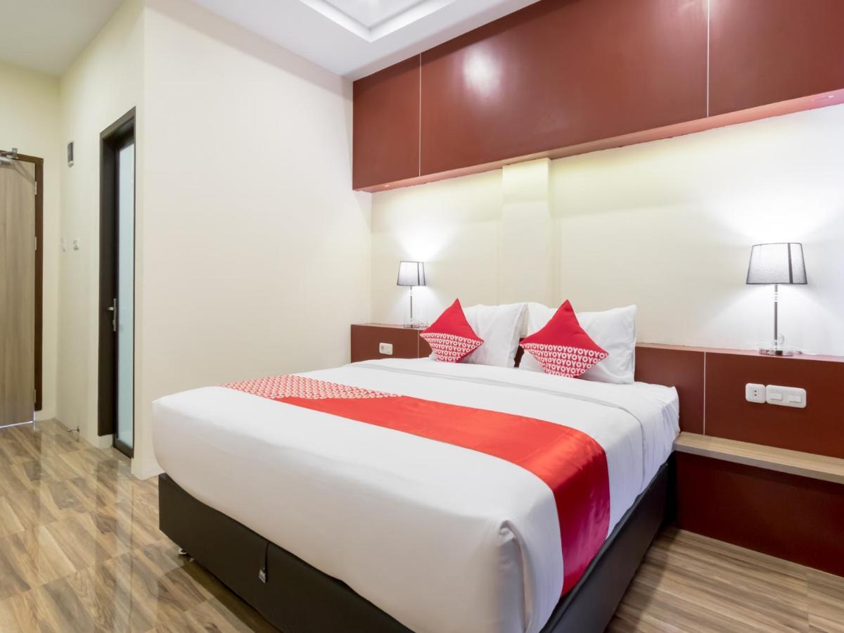 Oyo 727 Merlion Hotel Medan Bagian luar foto