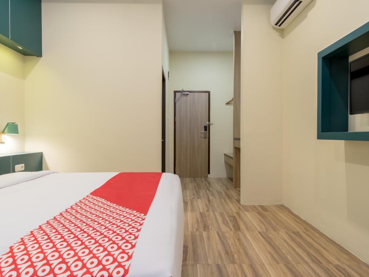 Oyo 727 Merlion Hotel Medan Bagian luar foto
