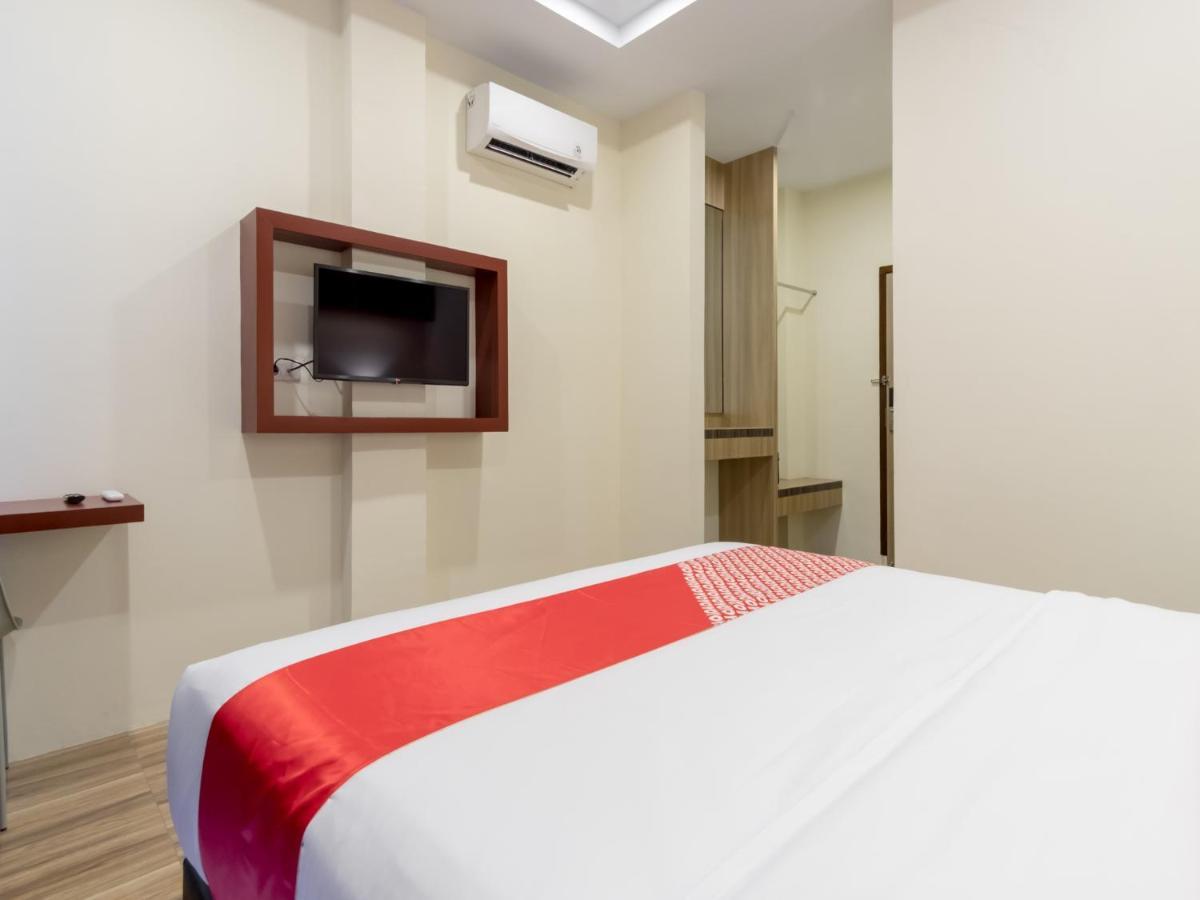 Oyo 727 Merlion Hotel Medan Bagian luar foto