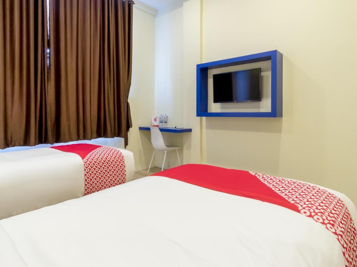 Oyo 727 Merlion Hotel Medan Bagian luar foto