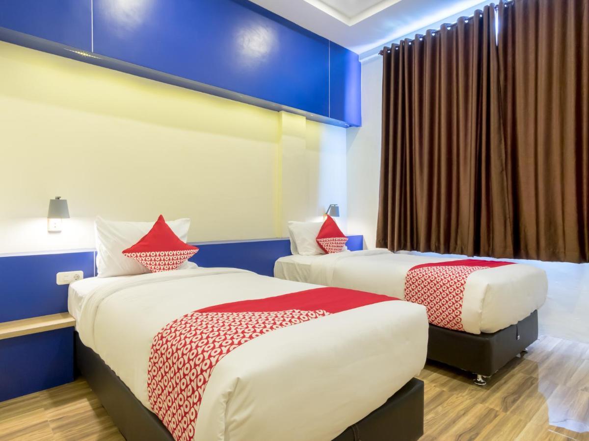 Oyo 727 Merlion Hotel Medan Bagian luar foto