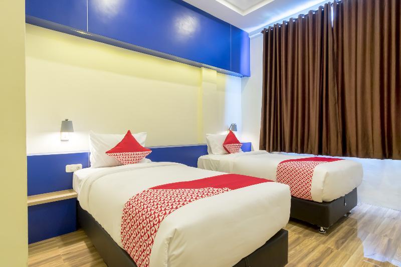 Oyo 727 Merlion Hotel Medan Bagian luar foto