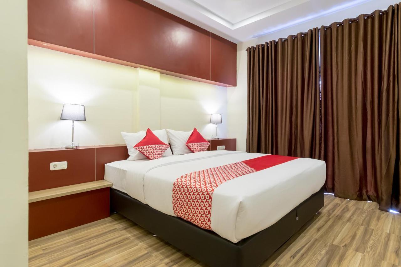 Oyo 727 Merlion Hotel Medan Bagian luar foto