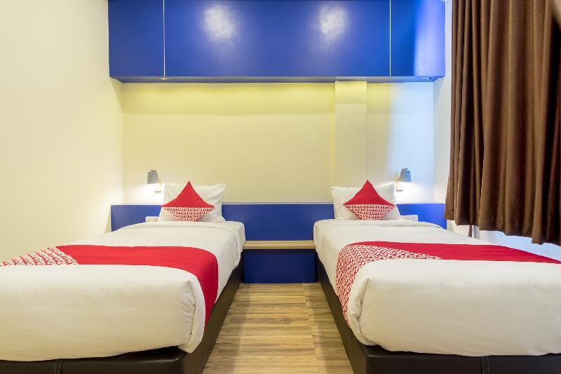Oyo 727 Merlion Hotel Medan Bagian luar foto